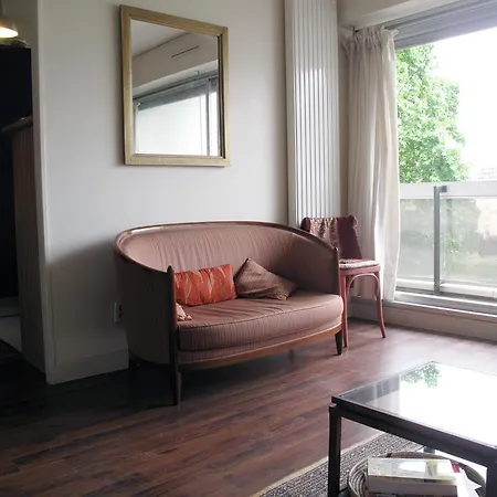 Studio Balcony Versailles Parijs