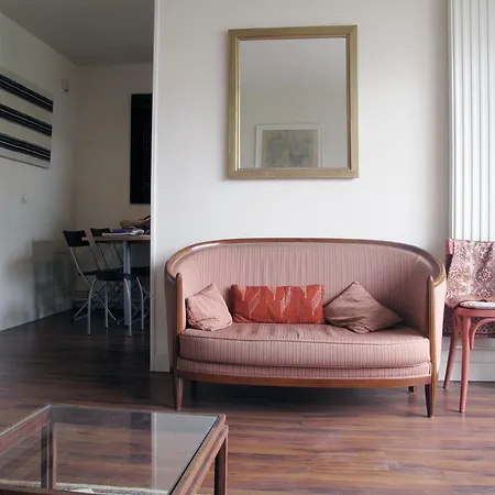 Studio Balcony Versailles Apartment *